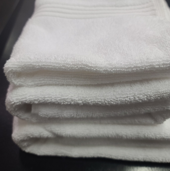 Parachute Classic Towel set - Picture 3 of 3